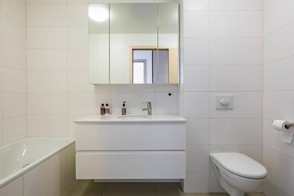 Luxury Downtown With Stunning Views *