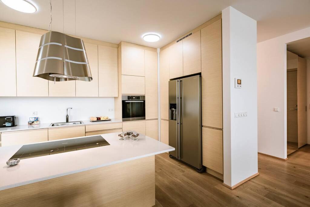 Luxury Downtown With Stunning Views Apartment Reykjavík